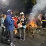 Ecuadorian people in the streets fighting for their rights. Photo: Walker Vizcarra.