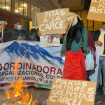 Bolivians burn an effigy of ex-dictator Jeanine Añez outside a La Paz court surrounded by signs with the names of victims of the coup and massacres. June 10, 2022. Photo: Kawsachun News