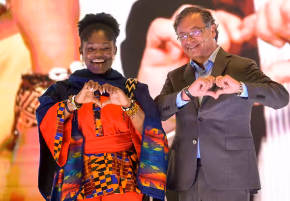 Now Vice President elected Francia Márquez (left) and President elected Gustavo Petro (right) doing the love hand sign in a public event. File photo: Colprensa.