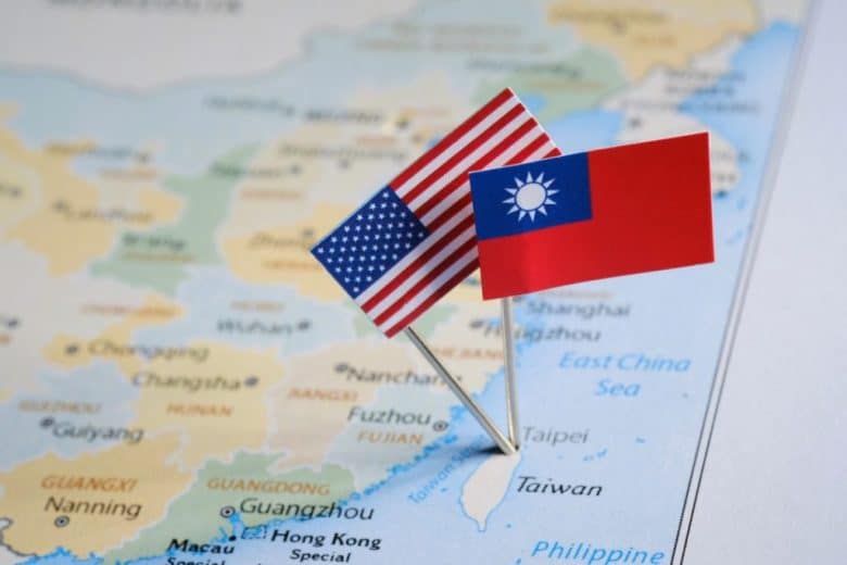 Map of Taiwan with two flags, a Taiwan and a US flag. Photo: Thekootneeti.in