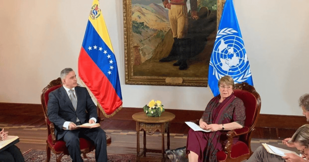 Venezuelan Attorney General Tarek William Saab (left) and UN High Commissioner for Human Rights Michelle Bachelet (right) at a meeting at the Office of the Attorney General in Caracas, Venezuela, in June 2019. File photo.