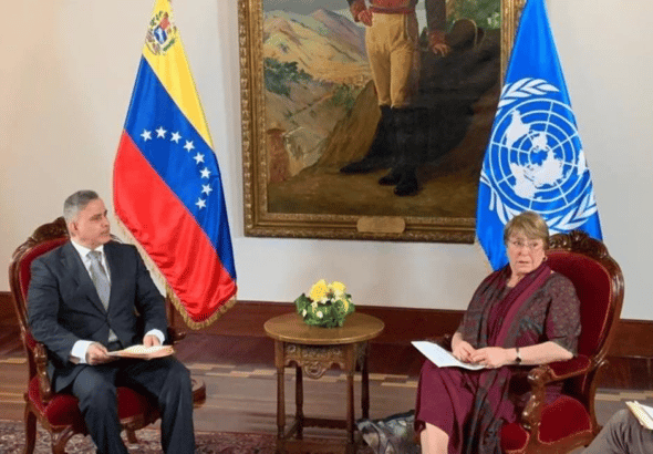 Venezuelan Attorney General Tarek William Saab (left) and UN High Commissioner for Human Rights Michelle Bachelet (right) at a meeting at the Office of the Attorney General in Caracas, Venezuela, in June 2019. File photo.