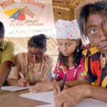 Liberating Literacy: Indigenous people of the Wayuu nation learn to read and write with the Robinson mission in Casusai, Alta Guajira Parish, in the northern-most state of Zulia, Venezuela. Photo: Franklin Reyes/J Rebelde/CC