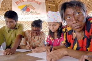 Liberating Literacy: Indigenous people of the Wayuu nation learn to read and write with the Robinson mission in Casusai, Alta Guajira Parish, in the northern-most state of Zulia, Venezuela. Photo: Franklin Reyes/J Rebelde/CC