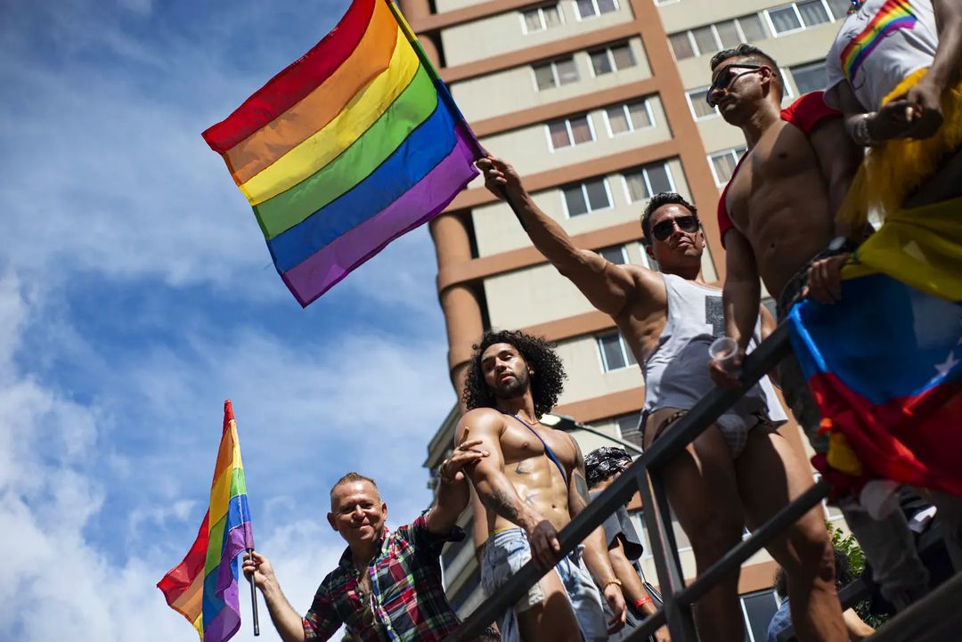 LGBTQ+ pride parade in Caracas, Sunday, July 3, 2022. Photos: Instagram/@maxwellb_photoss and Twitter.