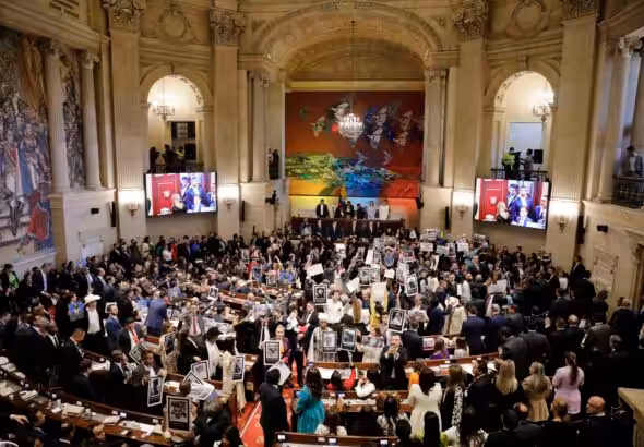 Colombia's new progressive parliament boos outgoing president Iván Duque during the parts of his speech considered blatant lies. Photo: EFE.