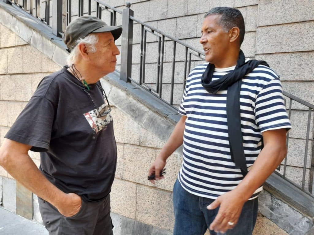 Carlos Aznárez (left) speaks to Alisalem Babeit (right), representative of the Plosario Front in Cantabria, Spain. Photo: Resumen Latinoamericano.