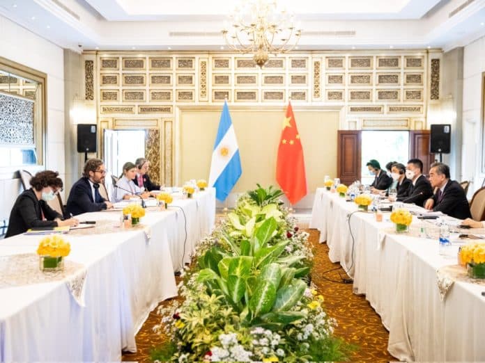 Meeting between Foreign Affairs Ministry delegations of Argentina and China. Photo: Twitter/@SantiagoCafiero