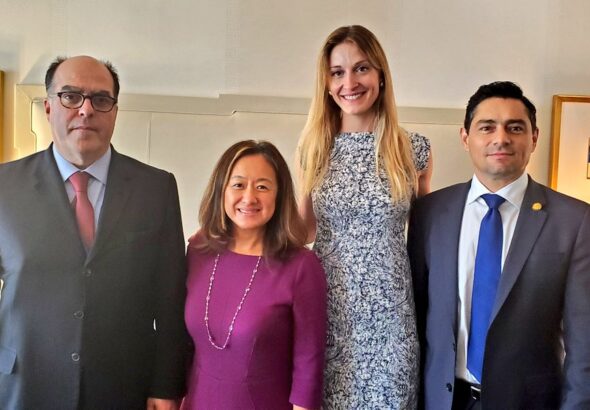 Former US official Carrie Filipetti escorted by fake Guaido's ambassador to the US Carlos Vecchio and Julio Borges during a meeting in 2019. Photo: Twitter/@carlosvecchio.