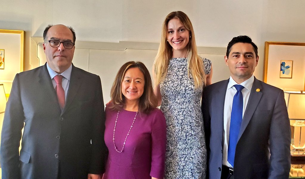 Former US official Carrie Filipetti escorted by fake Guaido's ambassador to the US Carlos Vecchio and Julio Borges during a meeting in 2019. Photo: Twitter/@carlosvecchio.