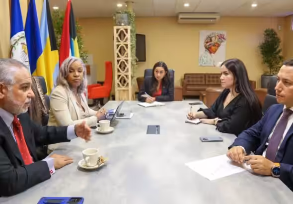 Venezuelan vice minister of foreign affairs for the Caribbean, Raúl Licausi (right) and Secretary General of the Association of Caribbean States (ACS) Rodolfo Sabonge (left). Photo: Twitter/@CancilleriaVE.