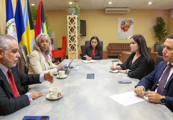 Venezuelan vice minister of foreign affairs for the Caribbean, Raúl Licausi (right) and Secretary General of the Association of Caribbean States (ACS) Rodolfo Sabonge (left). Photo: Twitter/@CancilleriaVE.