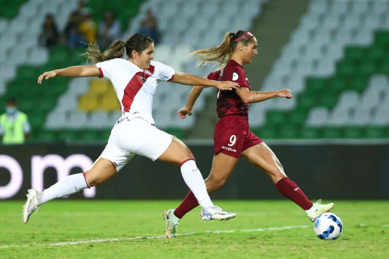 Venezuela's Deyna Castellanos runs with the ball while a Peruvian player chases her, seconds before scoring the first goal. Photo: Twitter/@CopaAmerica.