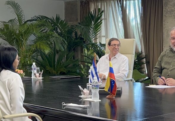 Venezuelan Vice President Delcy Rodríguez meets Cuban Foereign Affairs Minister Bruno Rodríguez (left) and Prime Minister Manuel Marrero Cruz in Havana, on Friday, July 15, 2022. Photo: Twitter/@delcyrodriguezv.