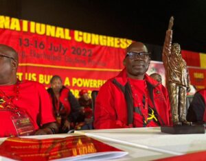 South African Communist Party leader Solly Mapaila (right) with a statuette of Hugo Chávez, gifted by the PSUV, sitting with other members of SACP. Photo: Twitter/@PartidoPSUV