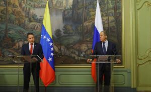 Venezuelan Minister for Foreign Affairs, Carlos Faría (left) and his Russian counterpart, Sergey Lavrov (right) at a press conference after their meeting in Moscow, July 4, 2022. Photo: Twitter/@FierroFortis.