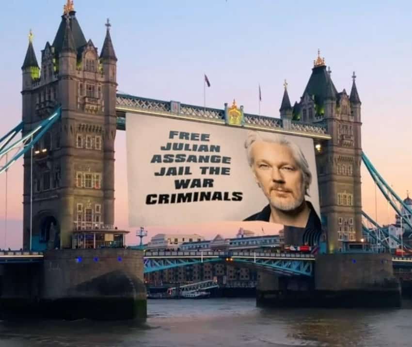 Banner drop in support of Julian Assange from London's Tower Bridge. Photo: Facebook/Wikileaks Art Force.