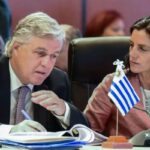 Uruguayan Foreign Affairs Minister Francisco Bustillo (left) at the foreign ministers' meeting of Mercosur, in Asunción, Paraguay, on July 20, 2022. Photo: AFP.