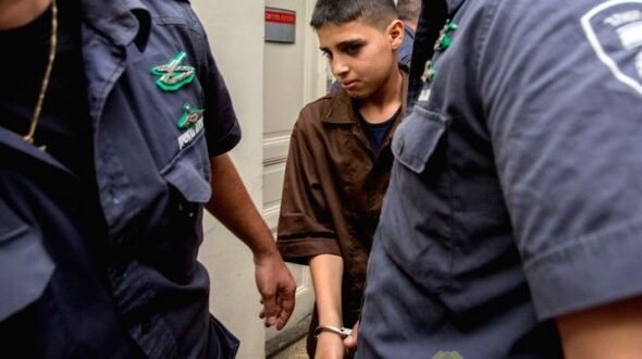 Palestinian prisoner Ahmed Manasra, who is suffering from mental health disorders due to torture in Israeli prison, being escorted by Israeli police. Photo: IMEMC.