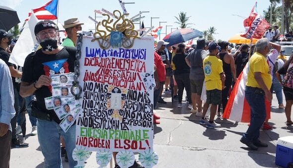 Thousands of Puerto Ricans took to the streets of the capital San Juan against worsening of electricity services and rise in power rates on July 20. Photo: Bandera Roja/Facebook.