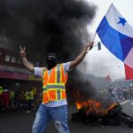 A protester raises the flag of Panama at a protest venue. Photo from social media.