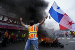 A protester raises the flag of Panama at a protest venue. Photo from social media.