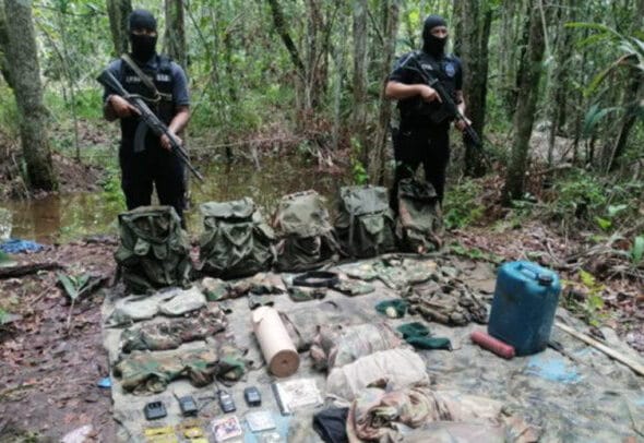 Seizure of drugs and weapons by Venezuelan army. Photo: Twitter/@dhernandezlarez