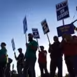Workers represented by UAW picket outside of John Deere Harvester Works facility on October 14, 2021 in East Moline, Illinois. Photo: Scott Olson/Getty Images.