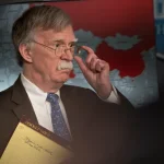 Infamous John Bolton appearance in a press conference about Venezuela with a notepad indicating in handwriting the sending of 5 thousand troops to Colombia in a cheap bluff operation. Photo: Time.
