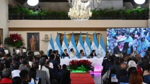 Featured image: Ceremony chaired by President Xiomara Castro and her husband Manuel Zelaya, together with Ecuadorian ex-President Rafael Correa, Paraguayan ex-President Fernando Lugo, and Venezuelan Minister for Communes Jorge Arreaza, among other personalities, in the Presidential Palace, Tegucigalpa, on June 27, 2022. Photo: Telesur.