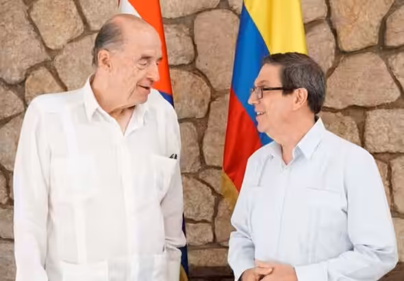 Colombian Foreign Minister Álvaro Leyva and his Cuban counterpart, Bruno Rodríguez, in Havana. Photo: Cuban Foreign Ministry.