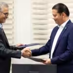 Director of Grupo Barekat, Akbar Borandegí (left), and the Nicaraguan ambassador in Tehran, Isaac Bravo, signing a cooperation pact, August 30, 2022. File photo.