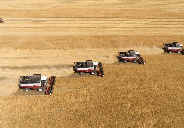 Tractors on a wheat field. Photo: Nikolay Gyngazov/Global Look Press.