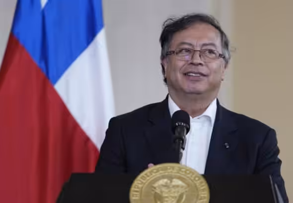 Colombian President Gustavo Petro gives a joint press conference with Chile's President Gabriel Boric at the presidential Narino Palace in Bogota, Colombia, Monday, Aug. 8, 2022. Photo: AP/Fernando Vergara