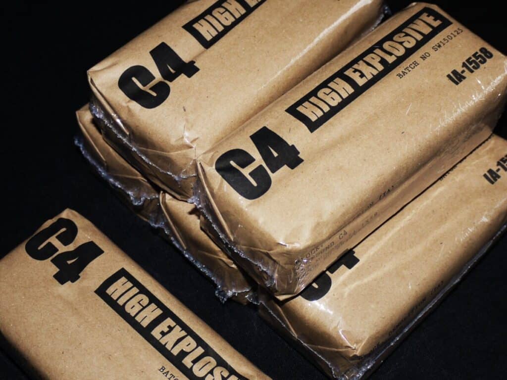 Packets of C-4 explosive. Referential photo.