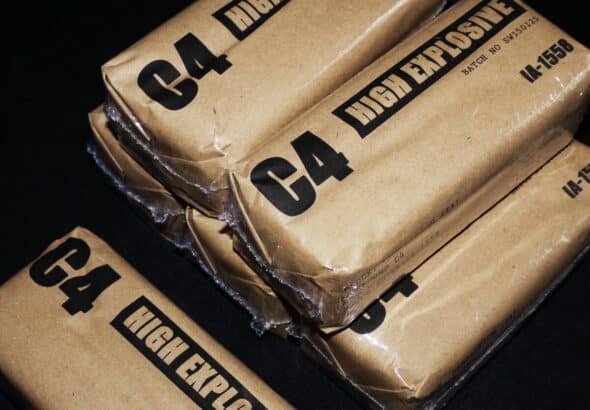 Packets of C-4 explosive. Referential photo.