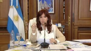 Argentine Vice President Cristina Fernández de Kirchner in her Senate office, presenting her statement on the latest lawfare against her. Photo: cfkargentina.com.