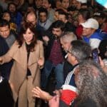 Argentinian Vice President Cristina Fernández de Kirchner in the midst of her supporters. Photo: Télam.