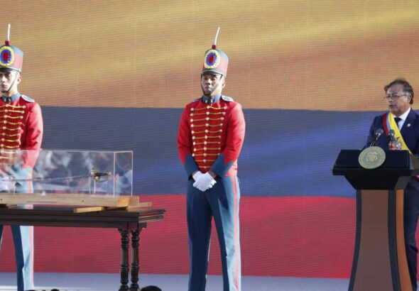 Colombian President Gustavo Petro during his inaugural speech next to the Sword of Simón Bolívar, the Liberator. Photo: Semana/Guillermo Torres.