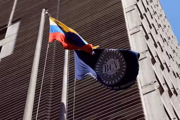Venezuela's Central Bank (BCV) headquarters in Caracas next to BCV and Venezuelan flags. File photo.