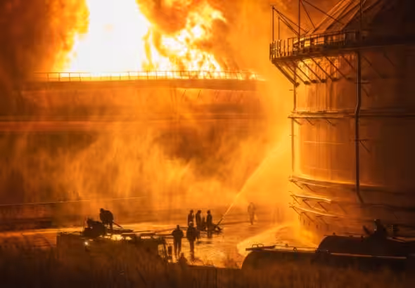 Firefighters try to control the flames in a fuel tank during the early hours of Saturday, August 6, in Matanzas, Cuba. Photo: Twitter/@BrunoRguezP