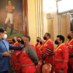 President Maduro decorates firefighters and technical experts who helped put out the fire in Cuba. Photo: Presidential Press