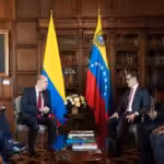 Venezuelan ambassador, Félix Plasencia (right) and Colombian foreign minister, Álvaro Leyva (left), talking during the ceremony of credential delivery as Venezuelan top diplomat in Bogota on Wednesday, August 31, 2022. Photo: Twitter/@CancilleriaCol.
