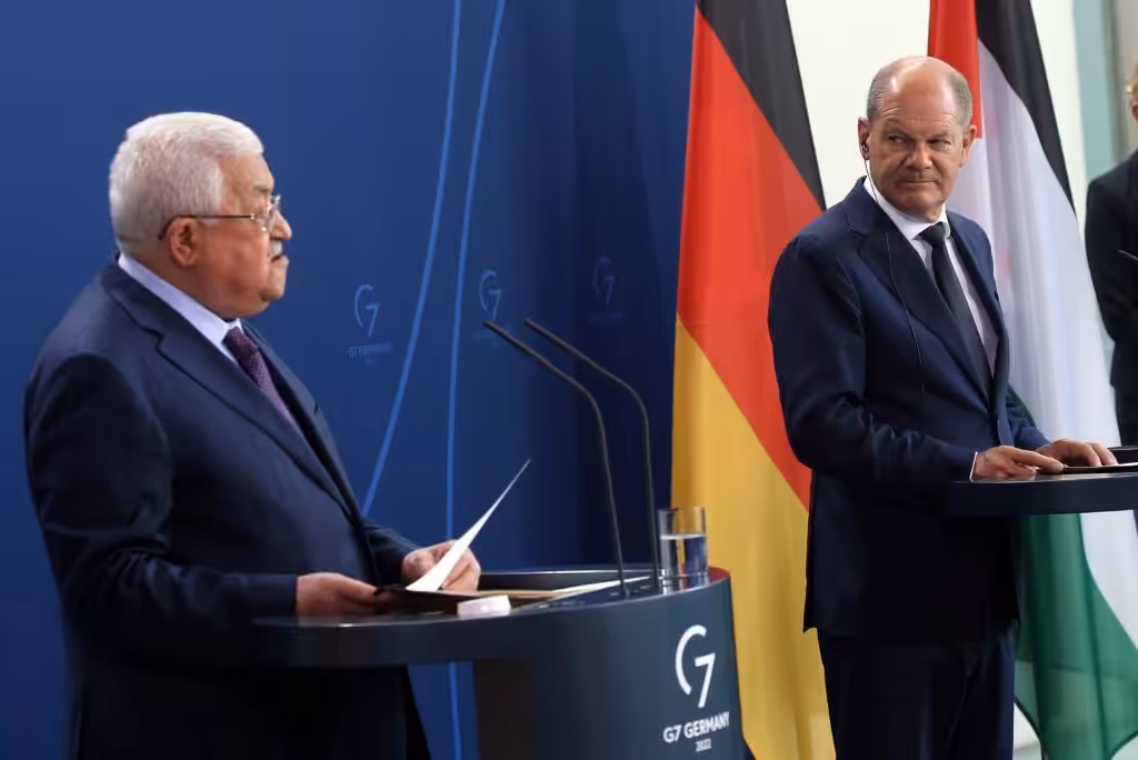 German Chancellor Olaf Scholz, right, with Palestinian Authority leader Mahmoud Abbas, at a press conference in Berlin on 16 August. Photo: Wolfgang KummDPA.