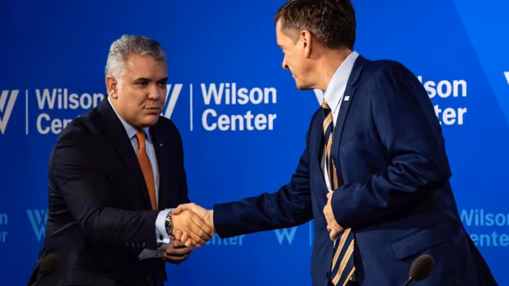 Iván Duque shaking hands with ambassador Mark Green during the forum "Humanity in motion and Colombia: A conversation with President Iván Duque," held on September 20, 2021. Photo: Wilson Center.
