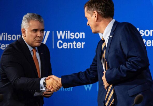 Iván Duque shaking hands with ambassador Mark Green during the forum "Humanity in motion and Colombia: A conversation with President Iván Duque," held on September 20, 2021. Photo: Wilson Center.