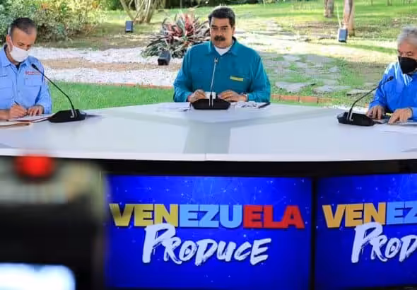 President Nicolás Maduro (center), together with Oil Minister Tareck El Aissami (left) and the minister for agriculture and land, Wilmar Castro Soteldo (right). Photo: Presidential Press.