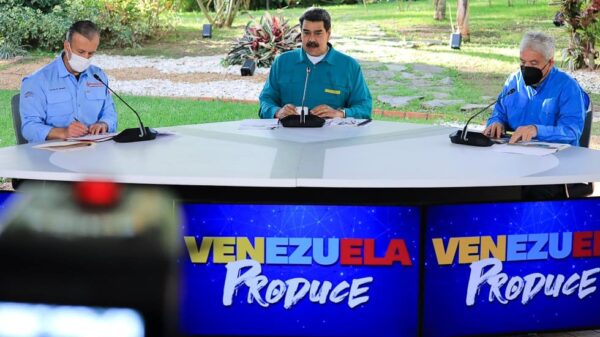 President Nicolás Maduro (center), together with Oil Minister Tareck El Aissami (left) and the minister for agriculture and land, Wilmar Castro Soteldo (right). Photo: Presidential Press.