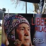 A banner at a protest in support of Milagro Sala reads "Freedom for Milagro Sala, Political Prisoner" next to a photo of her. Photo: Telam.