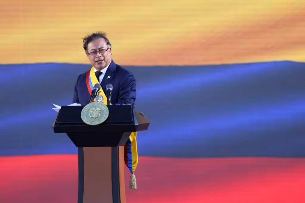 Colombian President Gustavo Petro wearing the presidential band during his inauguration speech. Bogota, August 7, 2022. Photo: Reuters/Luisa Gonzalez.